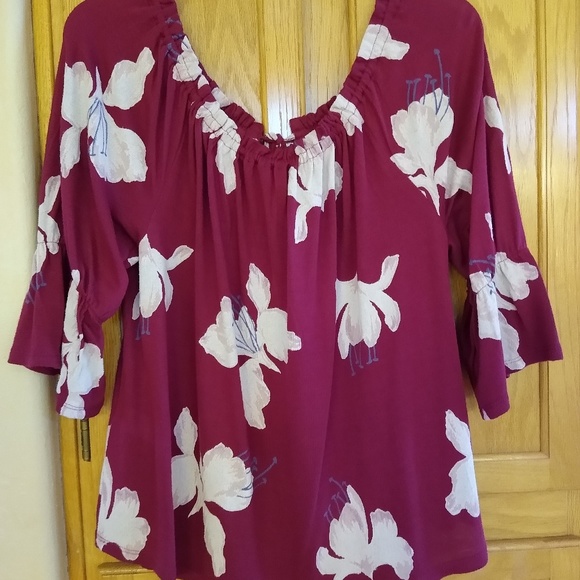 Super cute off-the-shoulder lucky name brand L - Picture 4 of 7